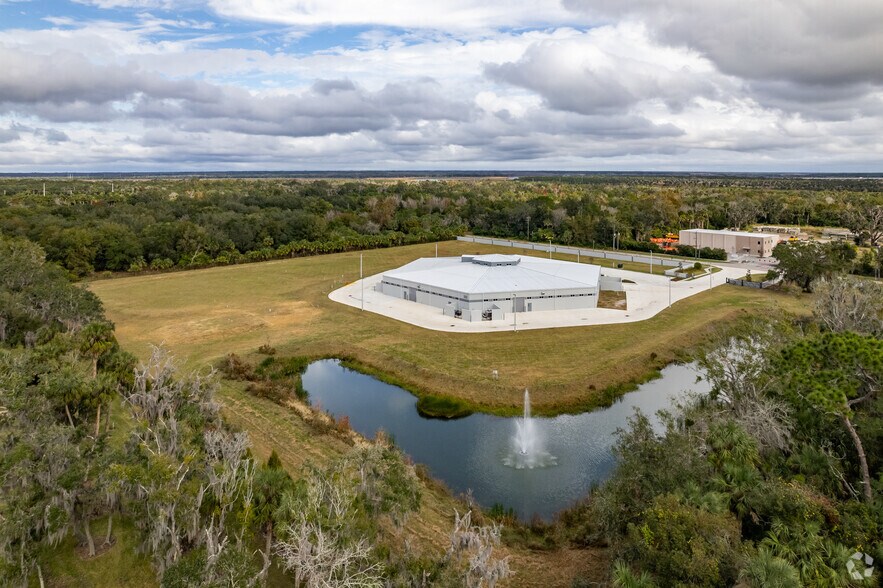 More Photos Of 2678 Richmond Ave, Sanford Distribution For Lease