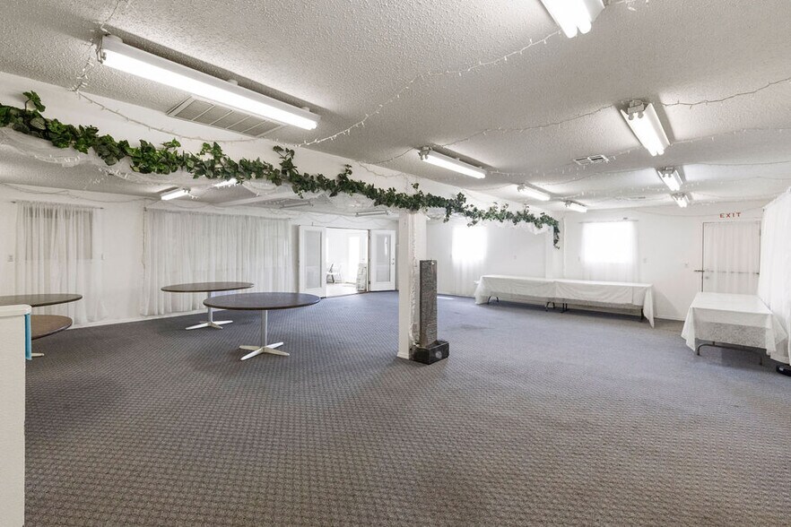 More Photos Of 58225 US-60, Fairland General Retail For Sale