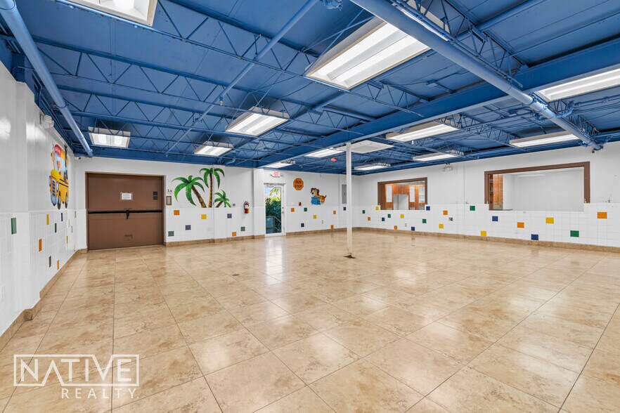 More Photos Of 311-313 E Hallandale Beach Blvd, Hallandale Beach Freestanding For Lease