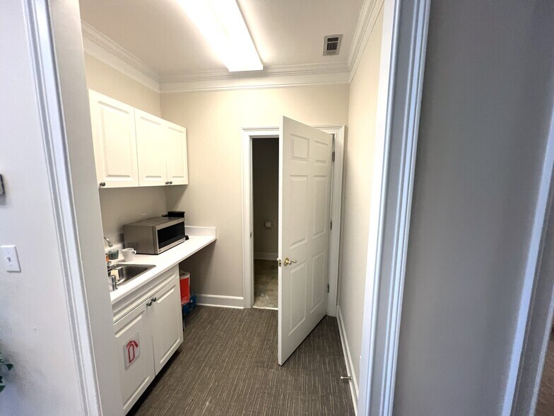 More Photos Of 5470 McGinnis Village Pl, Alpharetta Office For Lease