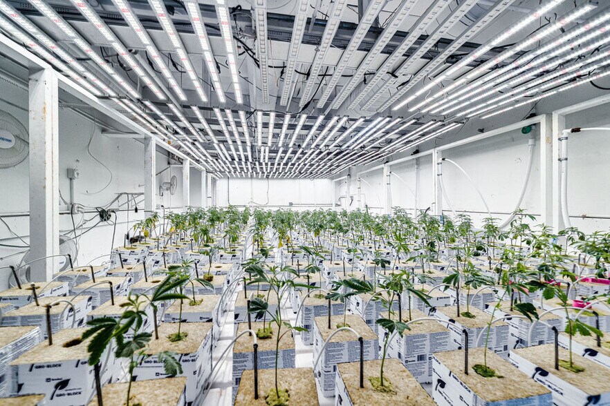 More Photos Of 14748 Keswick St, Van Nuys Warehouse For Sale