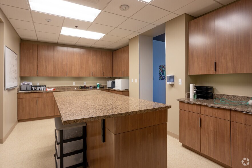 More Photos Of 7710 Rialto Blvd, Austin Medical For Lease