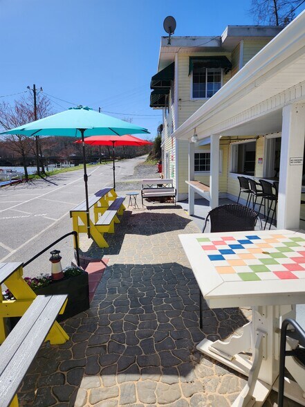 More Photos Of 6706 Limbaugh Ln, Hickory Marina For Sale