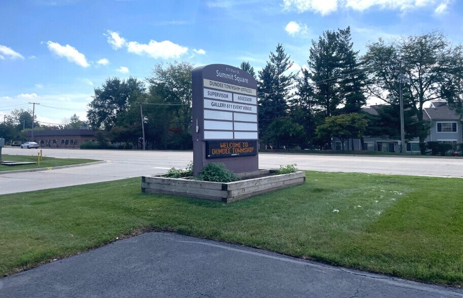 More Photos Of 611 E Main St, East Dundee Office For Lease