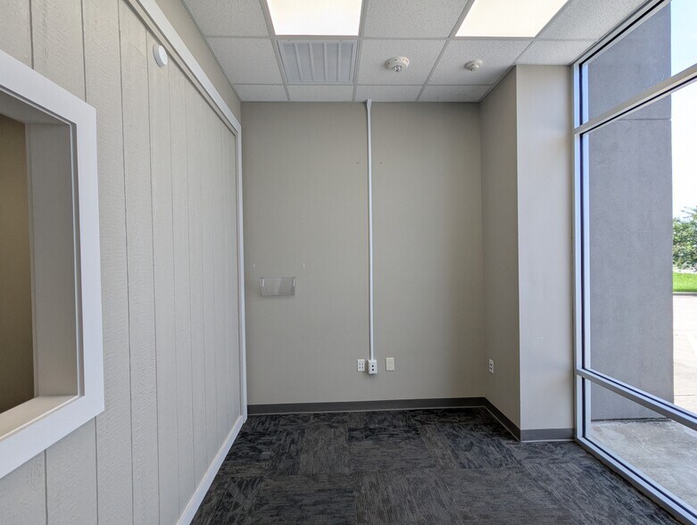 More Photos Of 6115 Muela Creek Dr, Beaumont Office For Lease