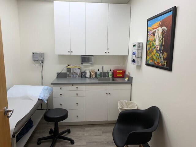 More Photos Of 553 E Fordham Rd, Bronx Storefront Retail Office For Lease