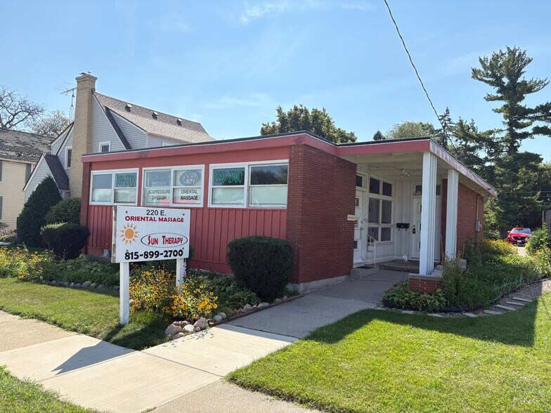 Primary Photo Of 220 E State St, Sycamore Office For Sale