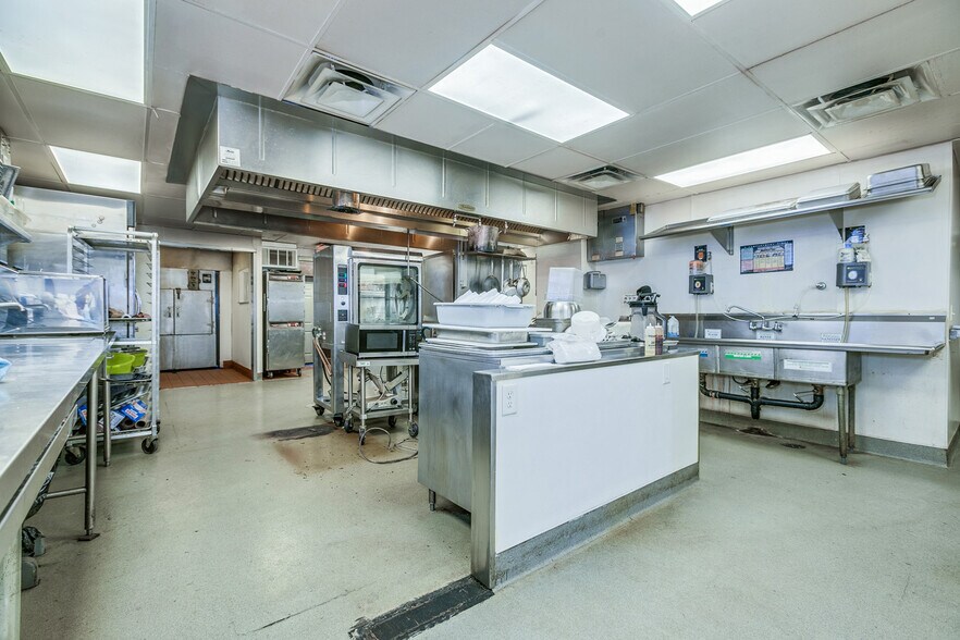 More Photos Of 328 5th Ave N, Bayport Restaurant For Sale