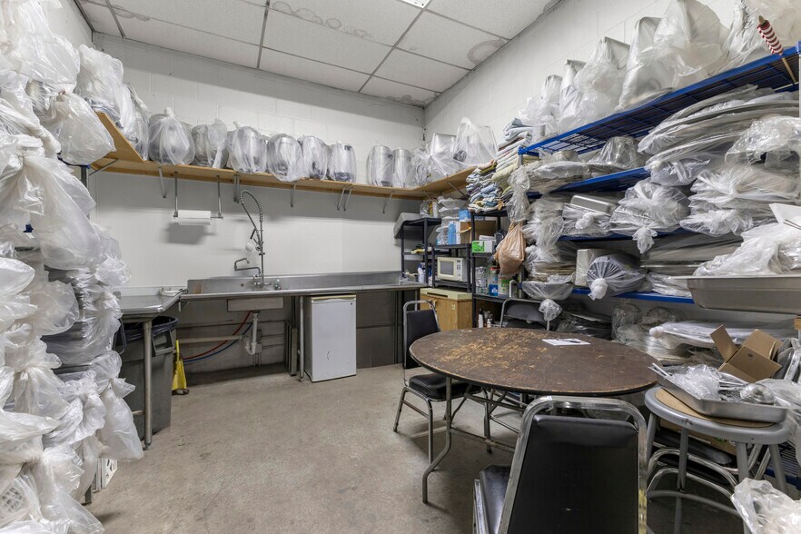 More Photos Of 24101 W Warren St, Dearborn Heights Freestanding For Sale