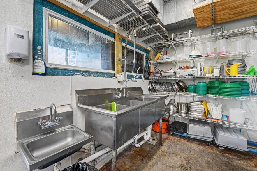 More Photos Of 113 S Beach Blvd, Bay Saint Louis Restaurant For Sale