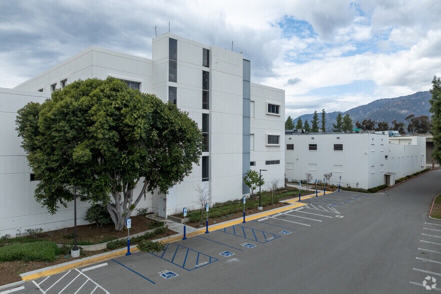 More Photos Of 2940 E Foothill Blvd, Pasadena Research And Development For Sale