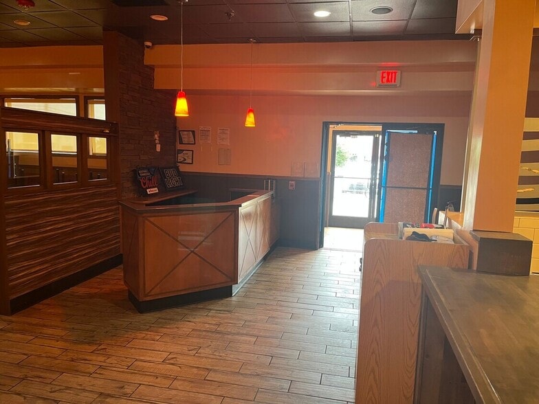 More Photos Of 7065 Winchester Rd, Memphis Restaurant For Sale