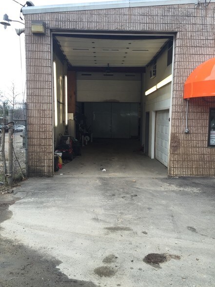 More Photos Of 272 Sheffield Rd, Manchester Auto Repair For Lease