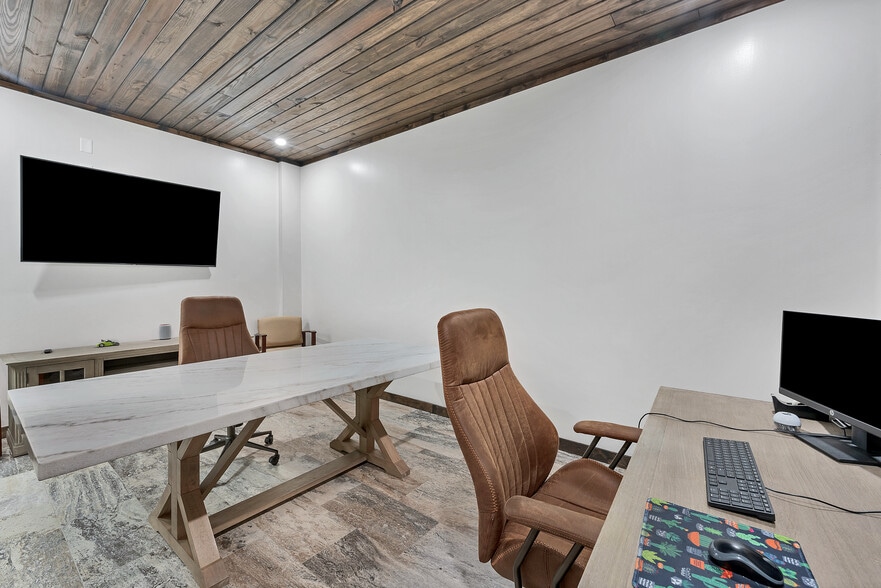 More Photos Of 1717 E 5th Ave, Tampa Warehouse For Sale