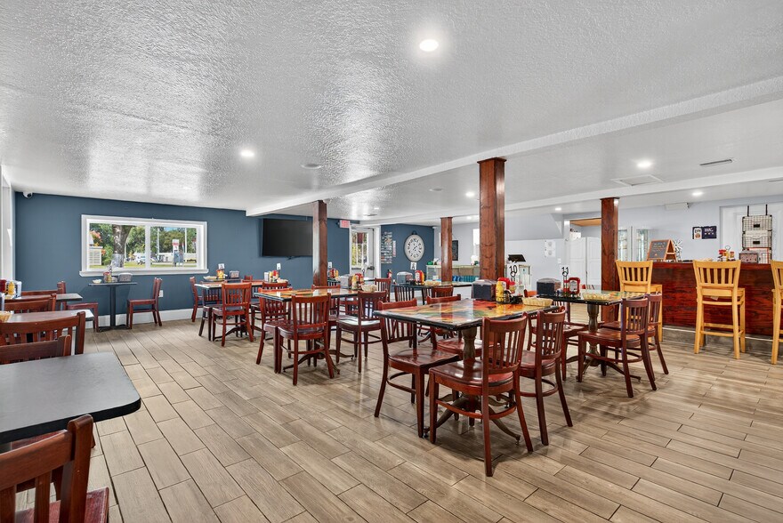 More Photos Of 765 3rd Ave, Welaka Restaurant For Sale