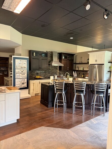 More Photos Of 65 Louis St, Newington Flex For Lease