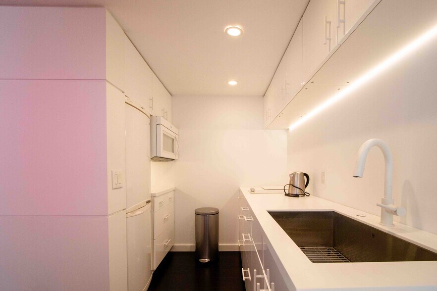 More Photos Of 1250 Missouri St, San Francisco Light Distribution For Lease