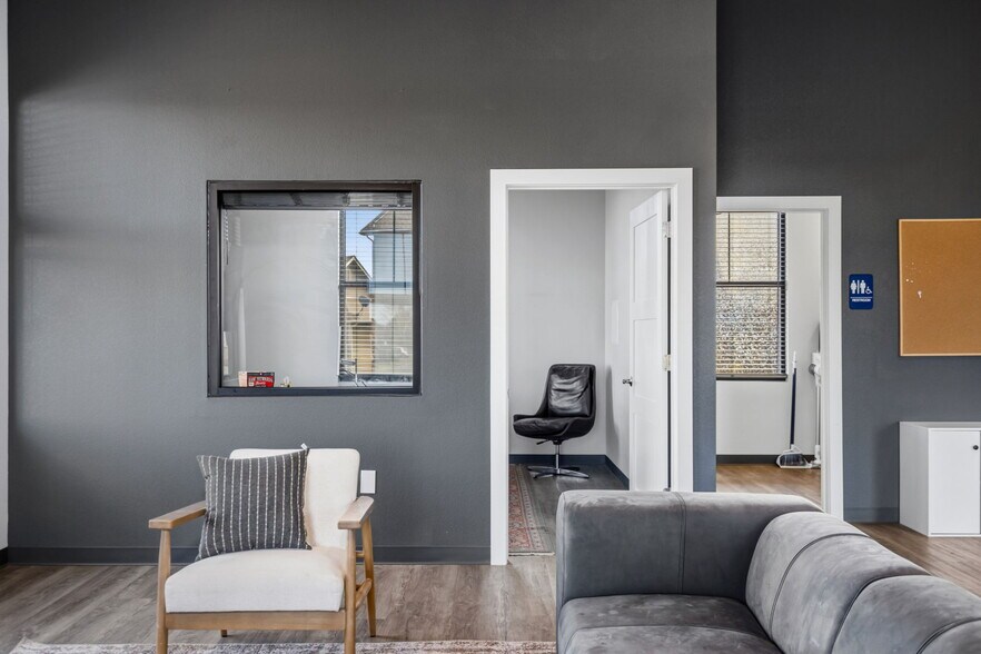 More Photos Of 1918 Jessup Dr, Fort Collins Flex For Lease