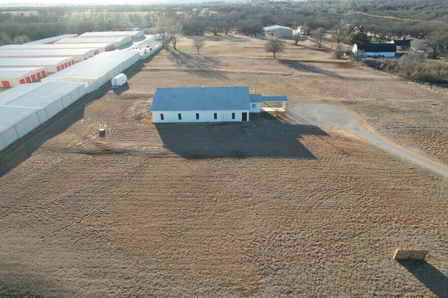 More Photos Of 4925 North Hwy 81, Duncan Flex For Lease