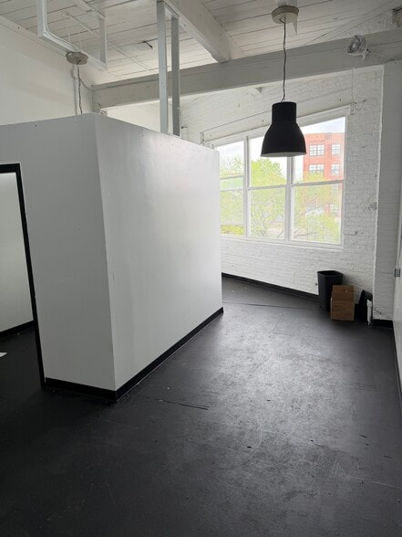 More Photos Of 60 Dickerson St, Newark Light Manufacturing For Lease