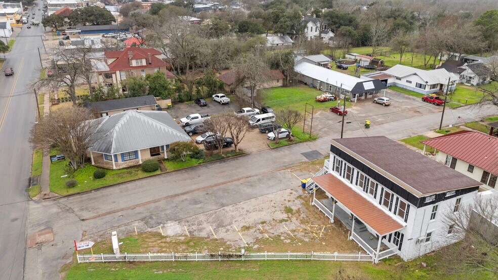 More Photos Of 901 N Saint Joseph St, Gonzales Office For Sale