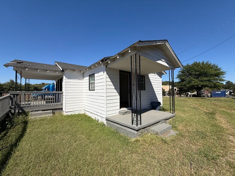 More Photos Of 2209 Old Covington Hwy SW, Conyers Office For Lease