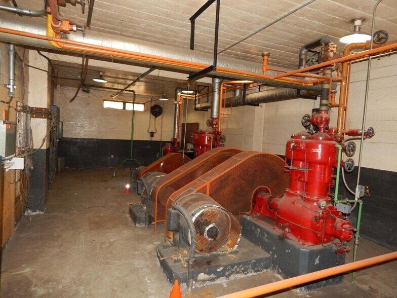 More Photos Of 327 S Fir St, Medford Warehouse For Sale