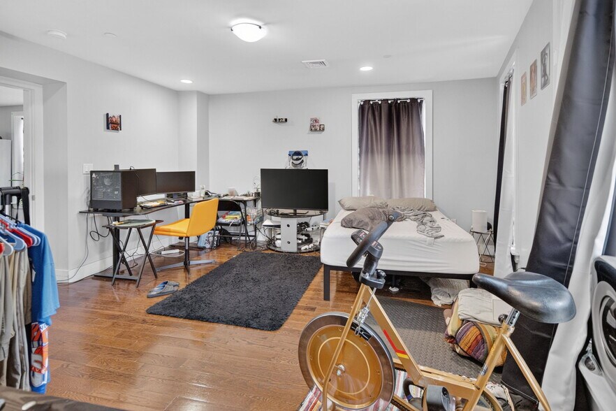 More Photos Of 83 Beaver St, Albany Apartments For Sale