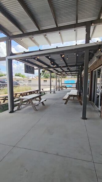 More Photos Of 1602 E Houston St, San Antonio Restaurant For Lease