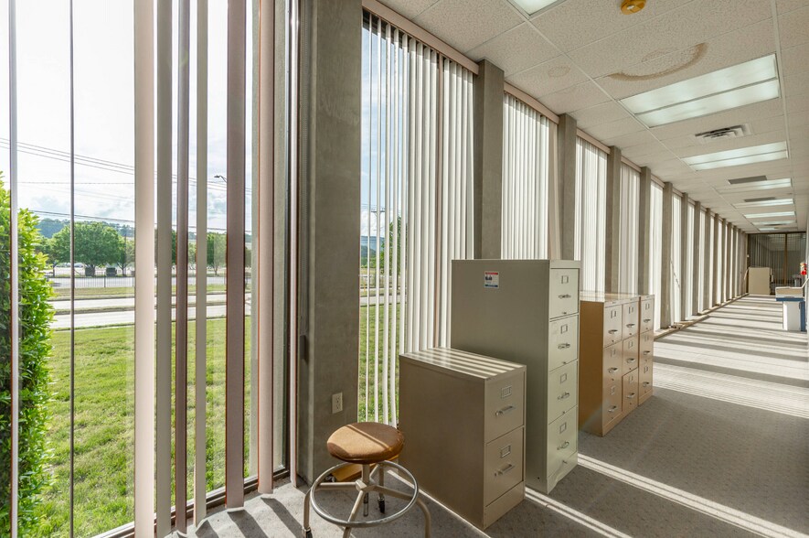 More Photos Of 1012 Riverfront Pkwy, Chattanooga Office For Sale