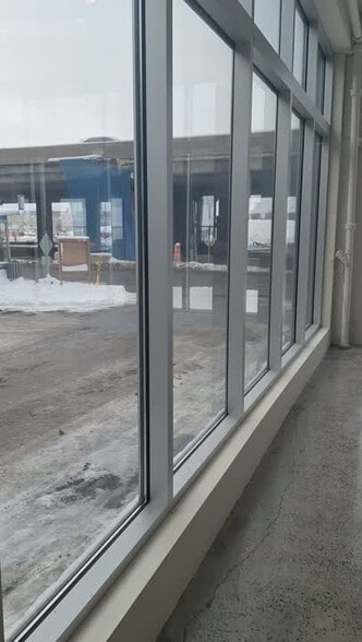 Primary Photo Of 4360 Ch de la Côte-de-Liesse, Mt Royal Showroom For Lease