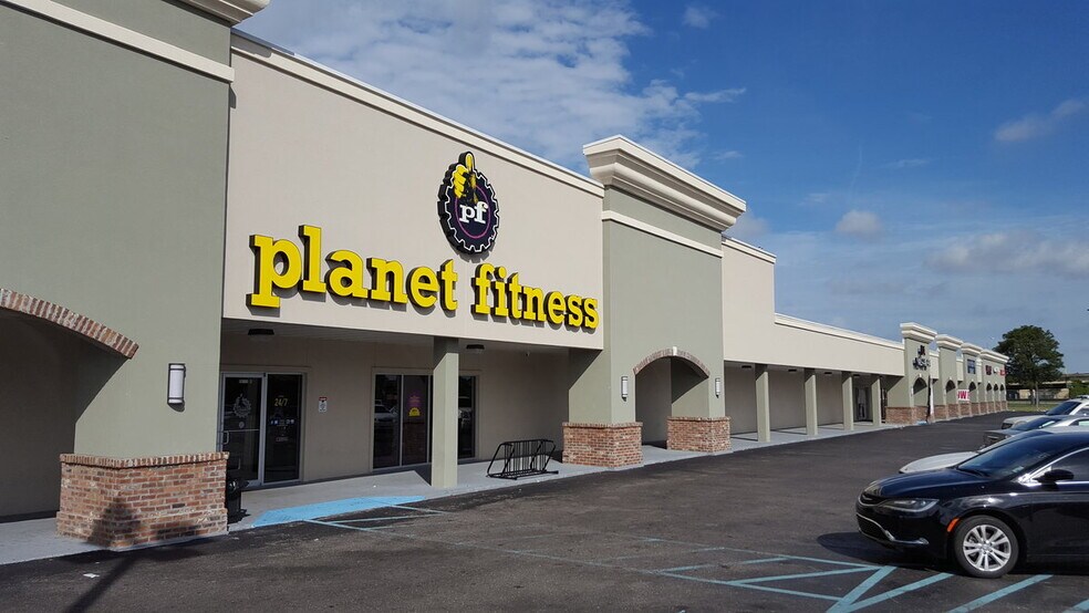 More Photos Of 5790 Crowder Blvd, New Orleans Health Club For Sale