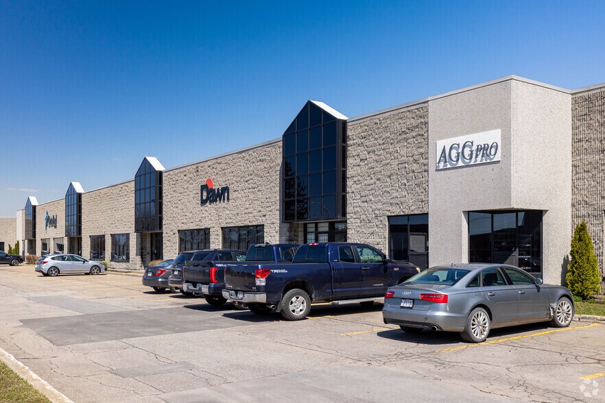 More Photos Of 351-381 Rue McCaffrey, Montréal Manufacturing For Lease