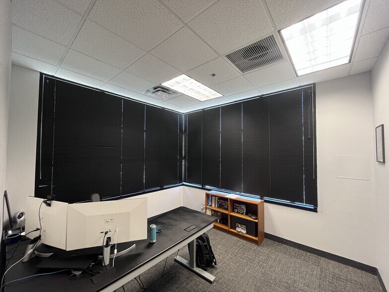 More Photos Of 9865 E Bell Rd, Scottsdale Office For Lease