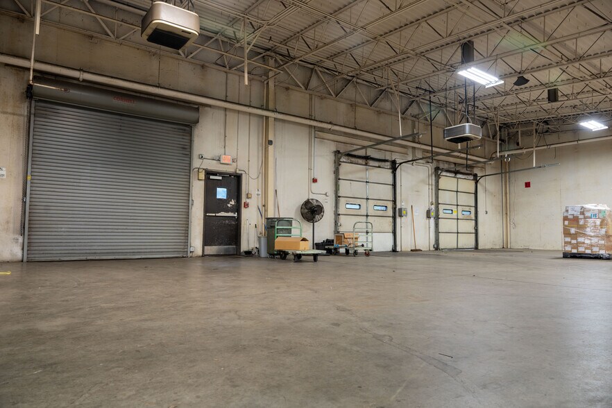 More Photos Of 1300 Cobb Industrial Dr, Marietta Distribution For Sale