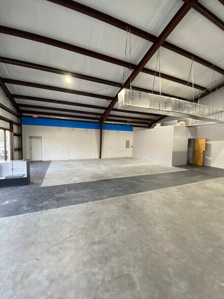 More Photos Of 827 Leonard C Taylor Pkwy, Green Cove Springs Service For Lease