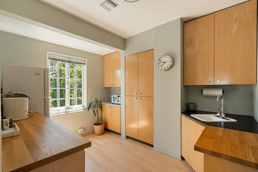 More Photos Of 588 N Larchmont Blvd, Los Angeles Office For Lease