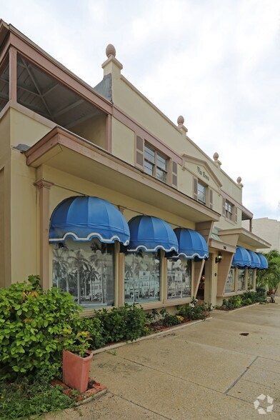 More Photos Of 361 S County Rd, Palm Beach Storefront Retail Residential For Lease