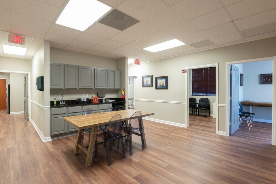 More Photos Of 12959 Palms West Dr, Loxahatchee Medical For Sale