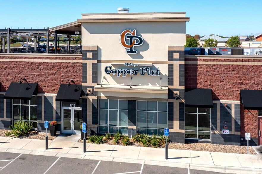 More Photos Of 1710 Crossings Blvd, Shakopee Restaurant For Sale