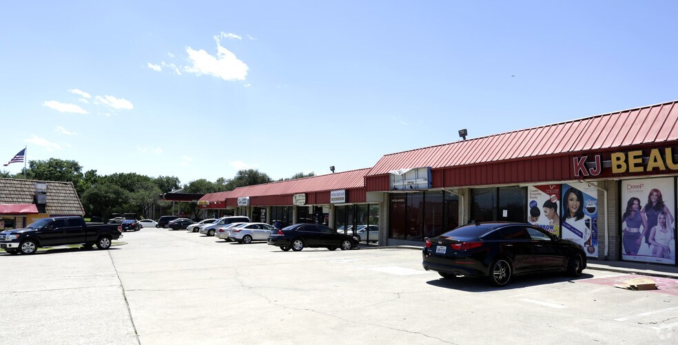 More Photos Of 397 E Southwest Pky, Lewisville General Retail For Lease