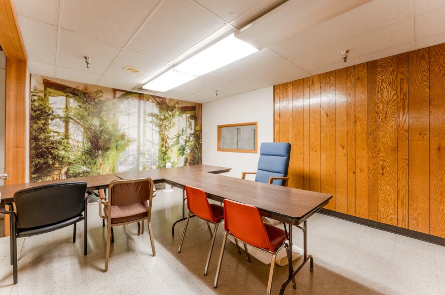 More Photos Of 4500 Commercial St SE, Salem Freestanding For Lease