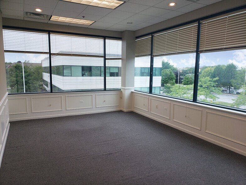 More Photos Of 14489 John Humphrey Dr, Orland Park Medical For Lease