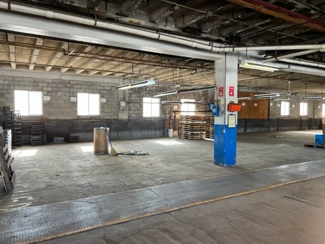More Photos Of 824 Noyes St, Utica Manufacturing For Sale