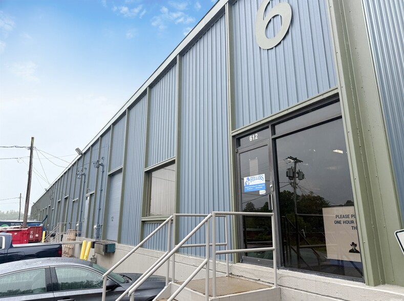 More Photos Of 612 Parkway View Dr, Pittsburgh Warehouse For Lease