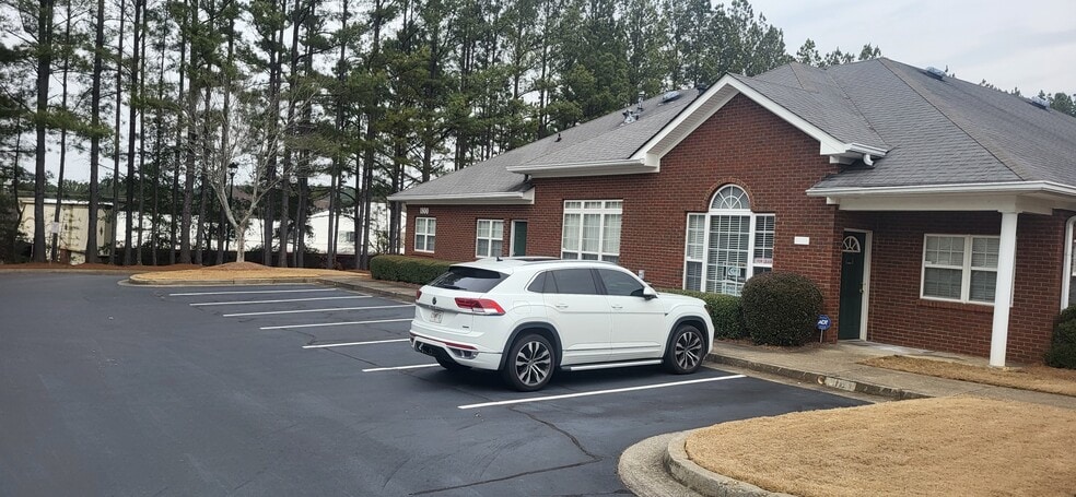 Primary Photo Of 3221 S Cherokee Ln, Woodstock Medical For Lease