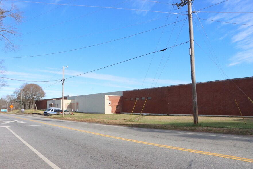 More Photos Of 2115 S McDuffie St, Anderson Manufacturing For Sale