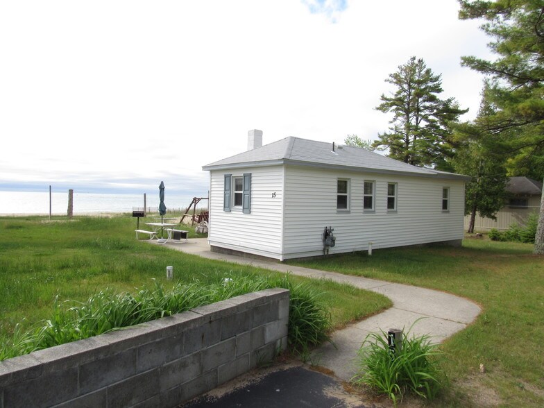 More Photos Of 4497 S US Highway 23, Greenbush Hotel For Sale