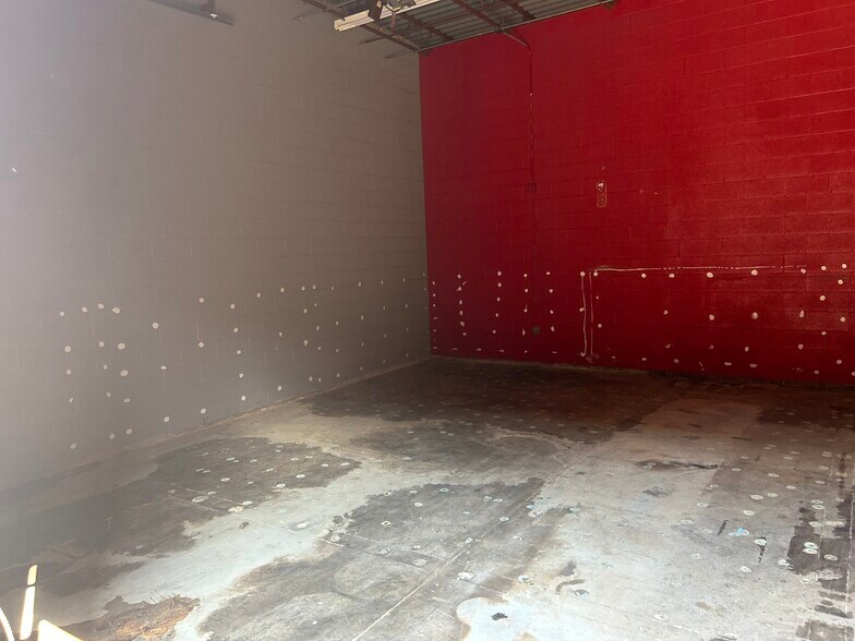 More Photos Of 4711 Nations Crossing Rd, Charlotte Warehouse For Lease