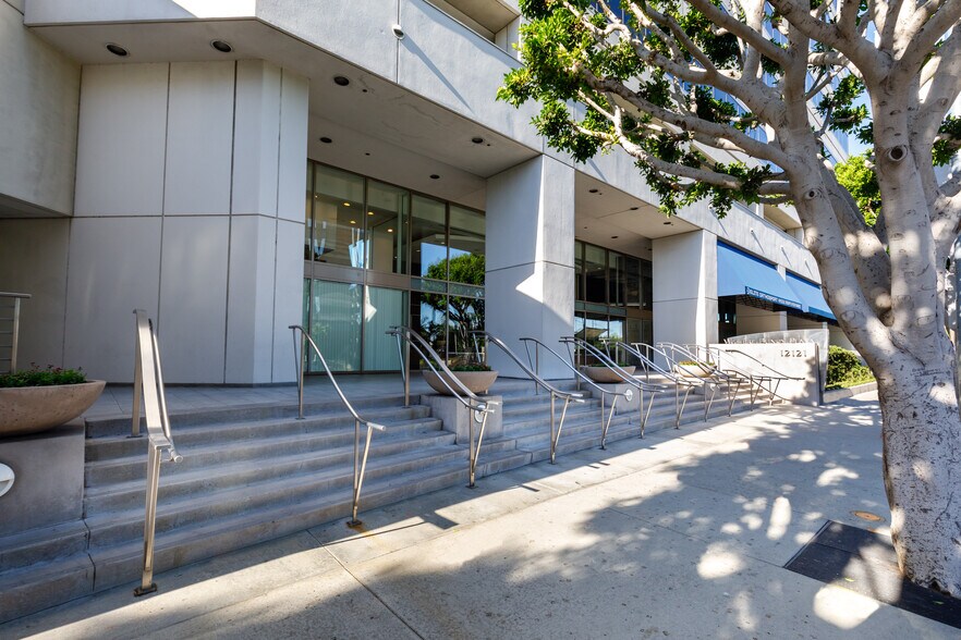 More Photos Of 12121 Wilshire Blvd, Los Angeles Office For Lease